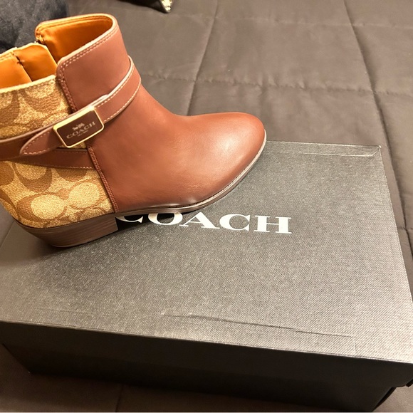 New Coach Walnut colored Dean-LTR Sig Booties Size 6 - Picture 4 of 7